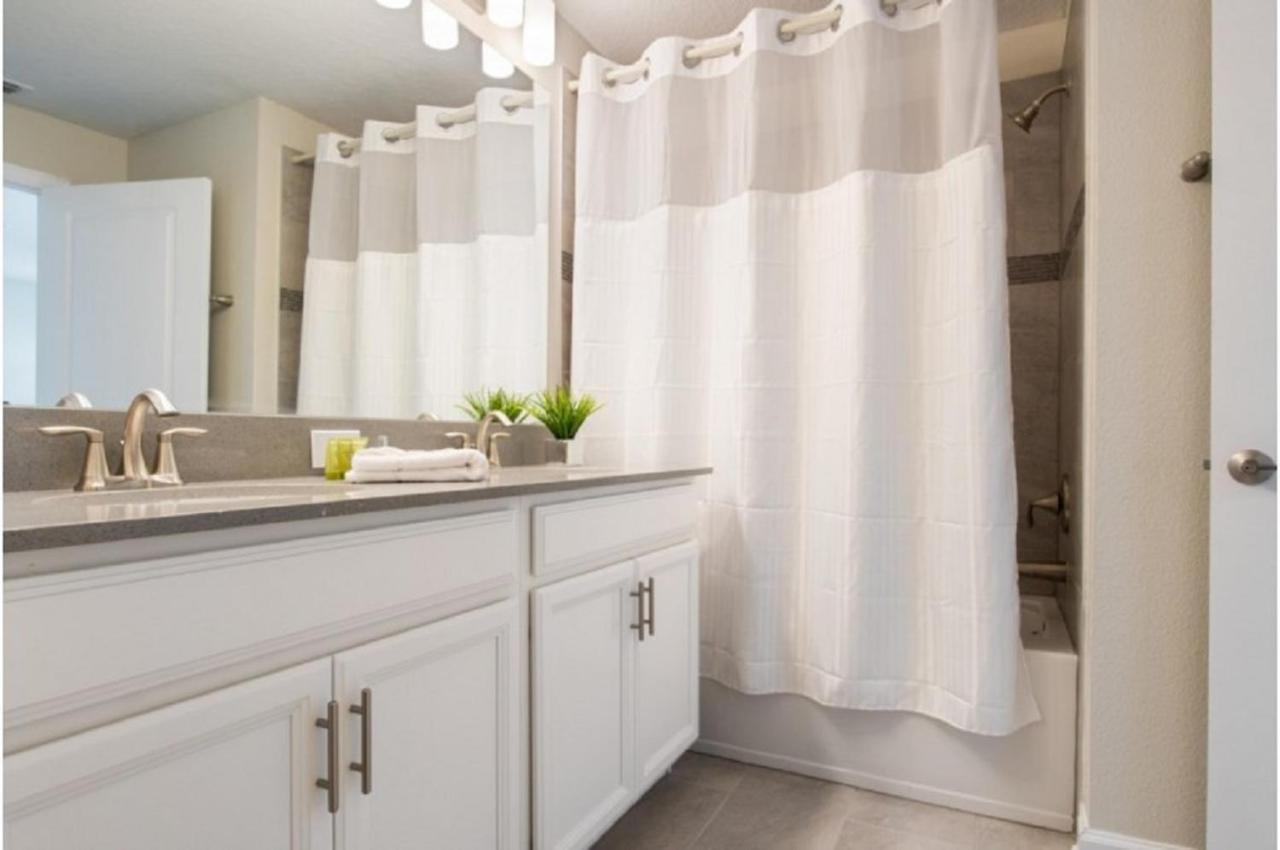 Four-Bedroom Townhome ダベンポート エクステリア 写真