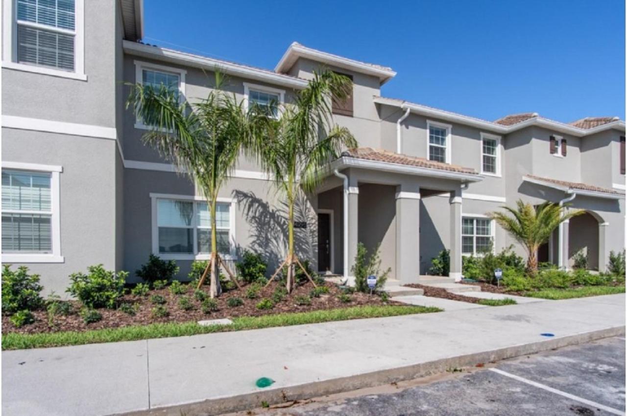 Four-Bedroom Townhome ダベンポート エクステリア 写真