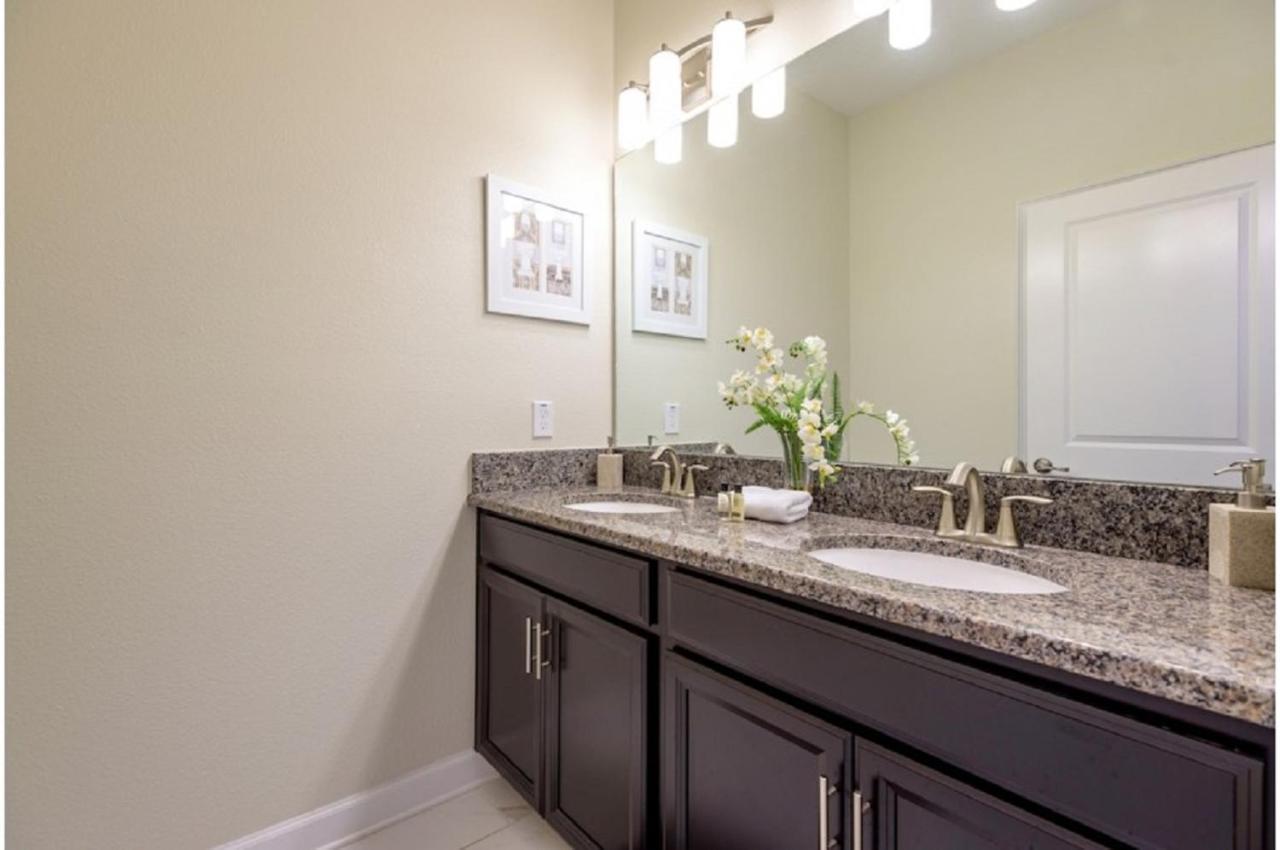 Four-Bedroom Townhome ダベンポート エクステリア 写真